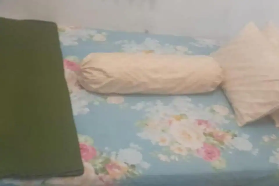 Toko Roti Maura guest house - Double Room — foto 5