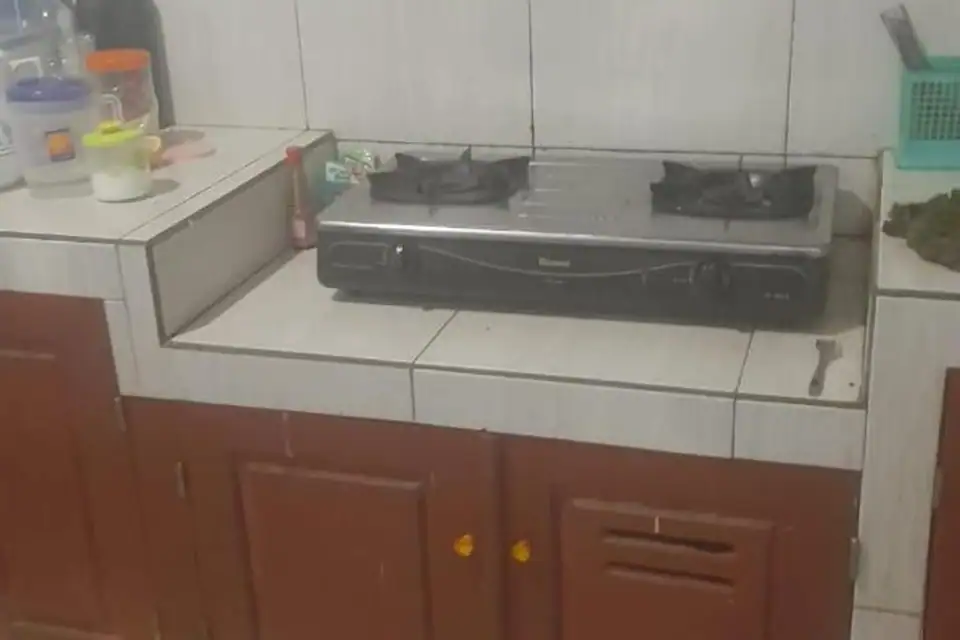 Toko Roti Maura guest house - Double Room — foto 4