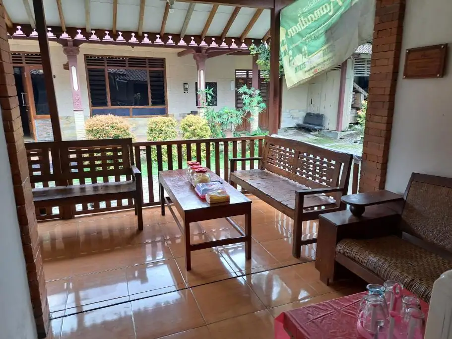 Romadhoni Homestay - Family Bungalow