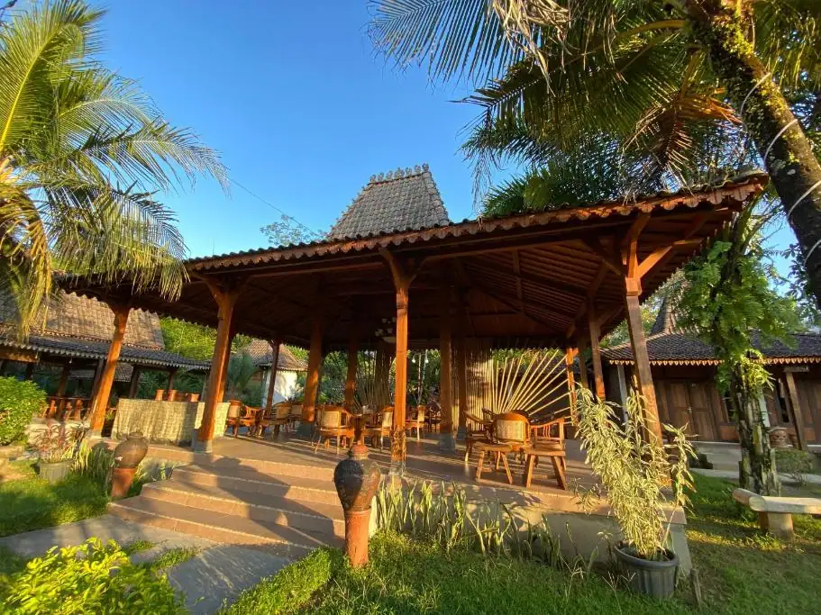 Family Room with Rice Field View