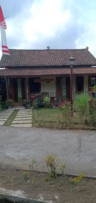 Homestay Pawirodiyono - Double or Twin Room with Private Bathroom — foto 4