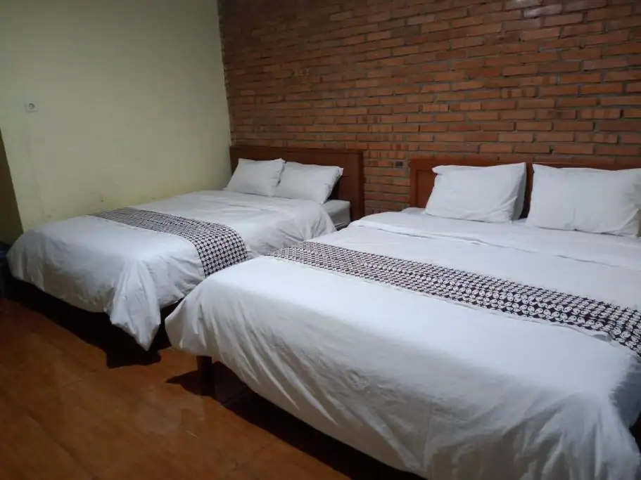 Homestay Pawirodiyono - Double or Twin Room with Private Bathroom
