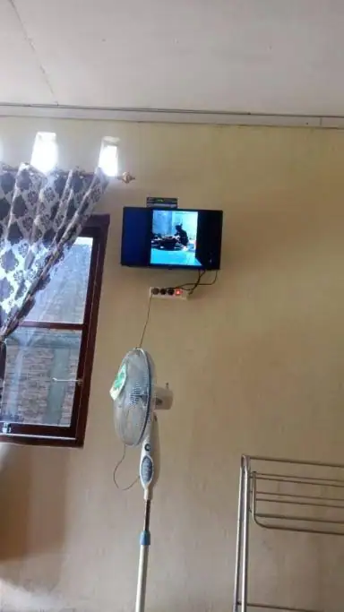 Homestay Pawirodiyono - Double or Twin Room with Private Bathroom — foto 3