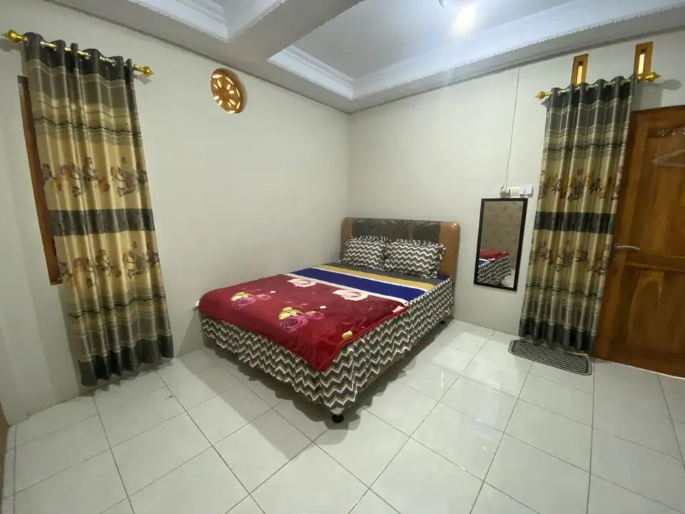Homestay Sutrisno - Deluxe Double Room — foto 3