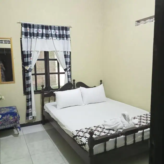 Homestay Bu Enik Borobudur by BToC - Double Room with Fan — foto 3