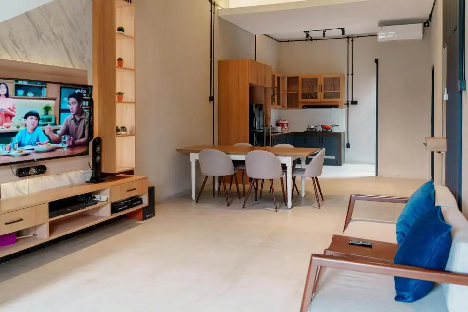 Griya Saka Magelang - Deluxe Double Room (2 Adults + 1 Child)
