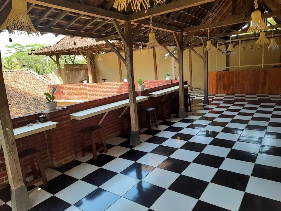 Resto Ndeso dan Homestay Omah Godong Djati Temanggung