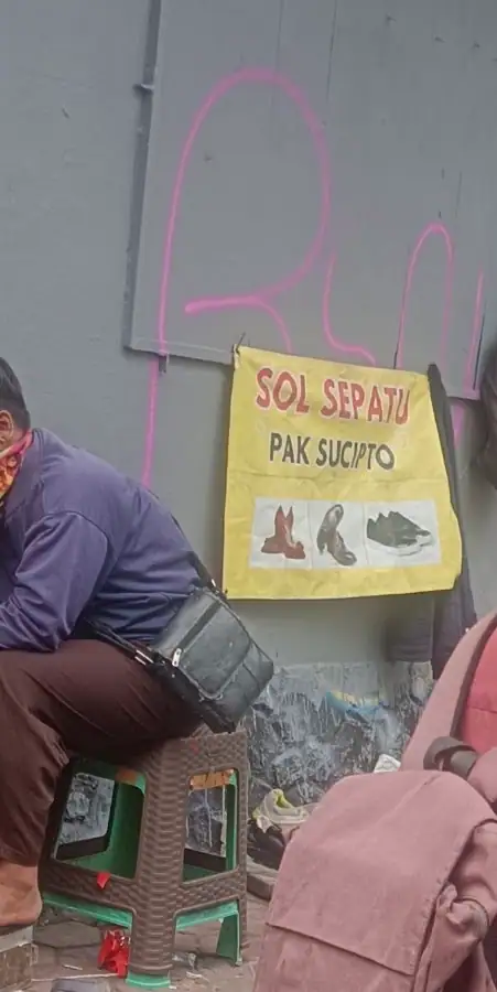 Rumah Service Sepatu Pak Abi Magelang — foto 3