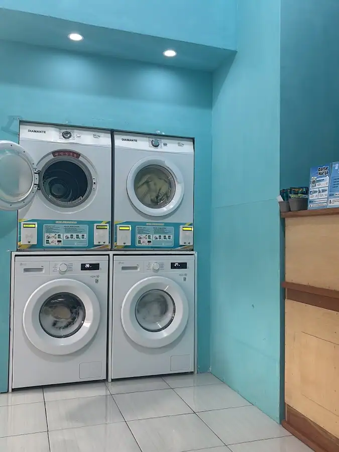 Wash Wush Laundry Self Service dan Full Service