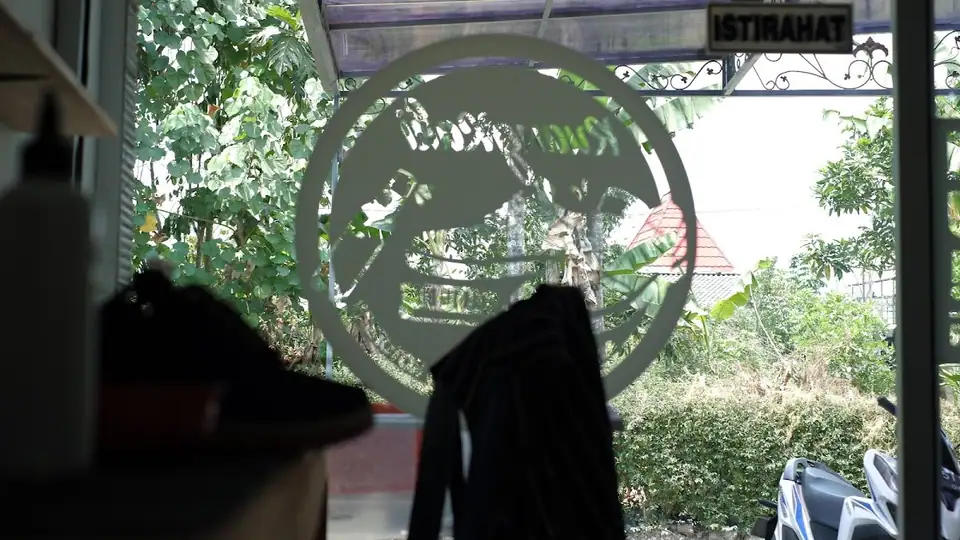 Ruang Kaki CUCI SEPATU BOROBUDUR