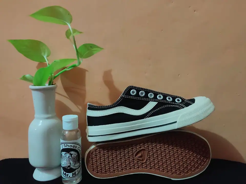 Mr.H cleaner shoes Magelang