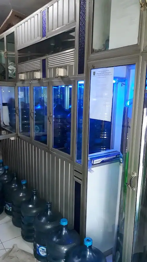 RISQUA3 depot isi ulang air minum (galon)