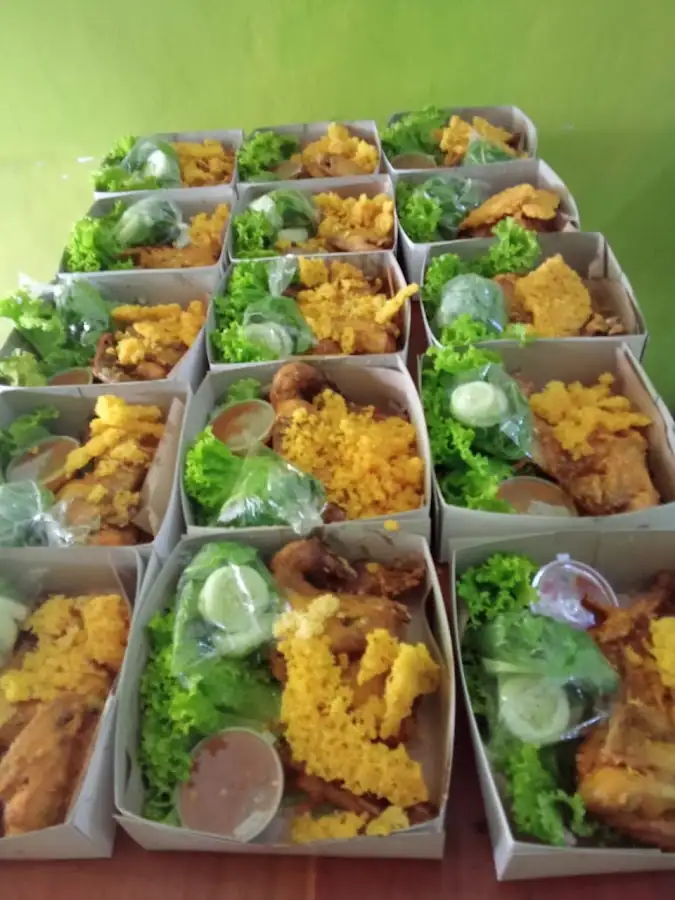 Nasi box & warung makan Borobudur Sego abang lombok ijo (bakar goreng geprek kremes) safia catering