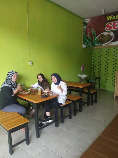 Nasi box & warung makan Borobudur Sego abang lombok ijo (bakar goreng geprek kremes) safia catering — foto 5