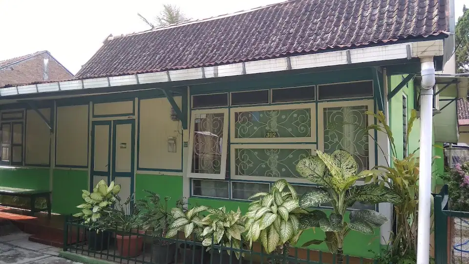 Kost Putra Bu Sardju (Omah Ijo)