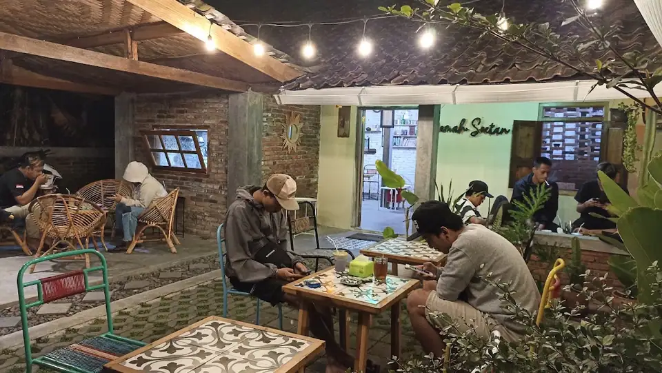 KOS (Kedai Oemah soetan)