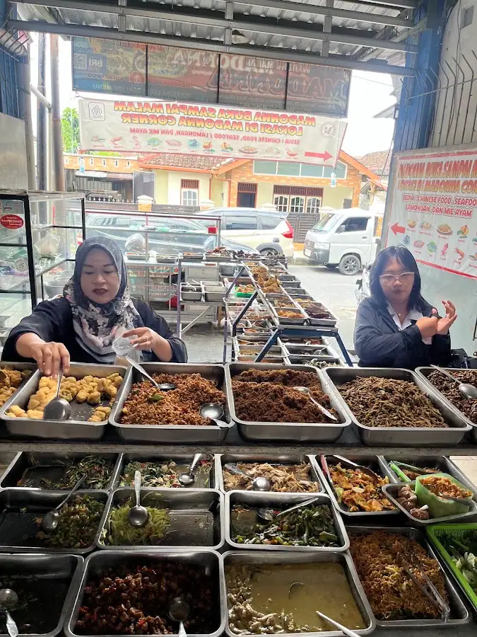 Warung Makan Madonna(d.h Bubur Koyor Karet) — foto 5