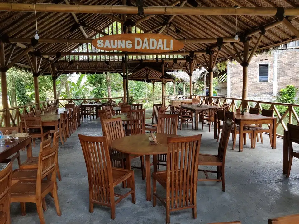 Saung Makan Bu Empat — foto 2