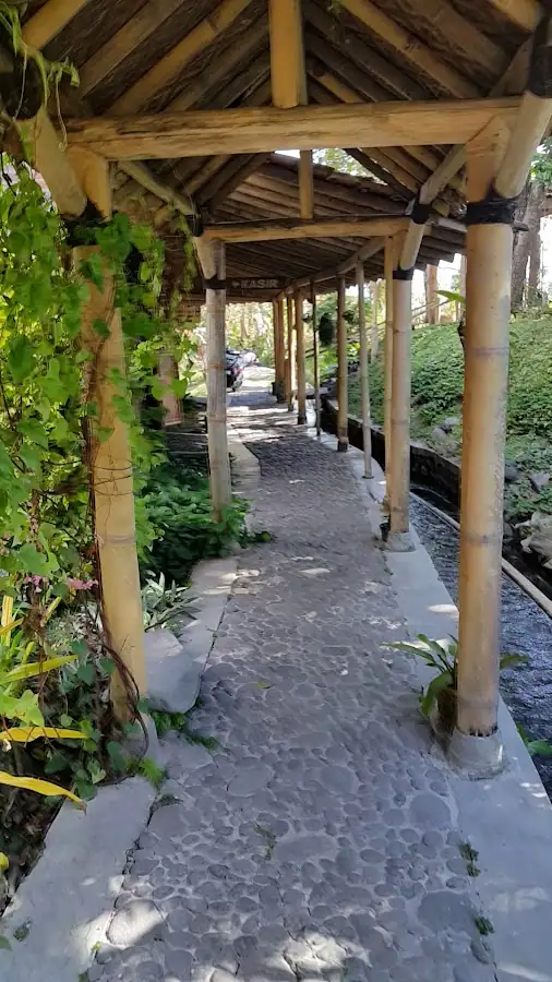Saung Makan Bu Empat — foto 4