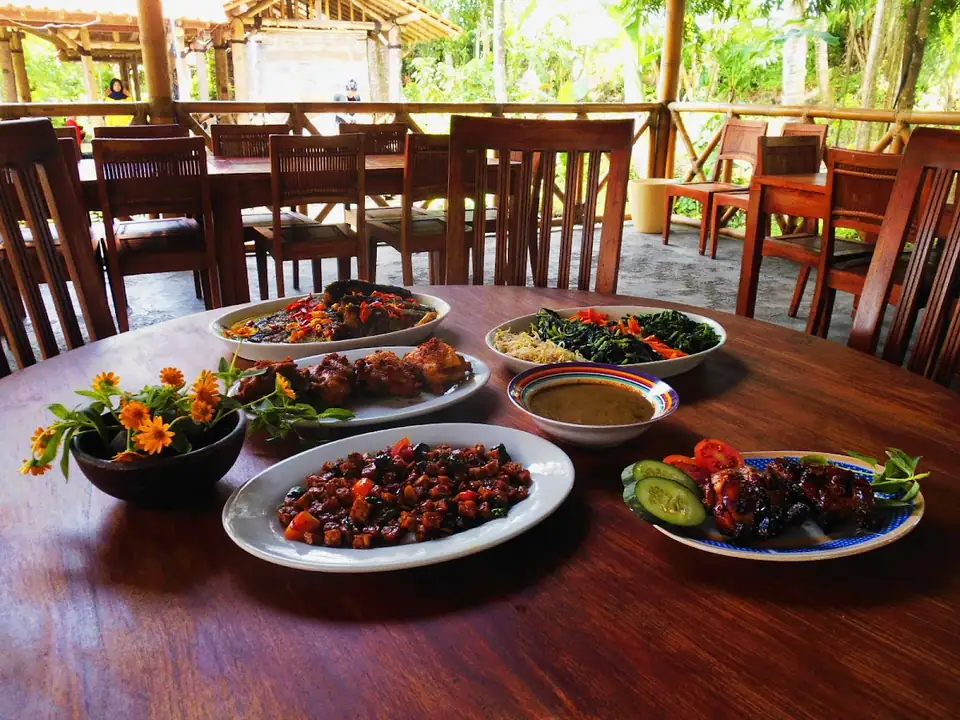 Saung Makan Bu Empat — foto 5