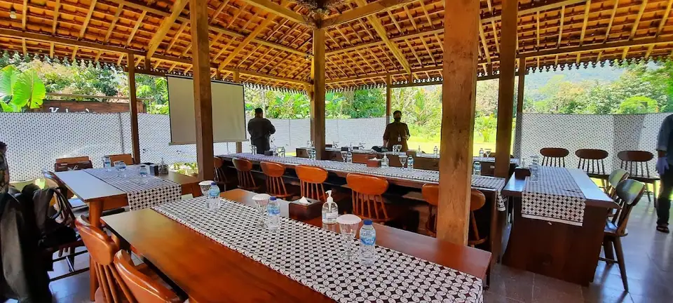 New Kebon Tebu Resto & Cafe · Jend. Gatot Soebroto No. — foto 2