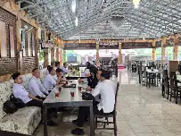 New Kebon Tebu Resto & Cafe · Jend. Gatot Soebroto No. — foto 4