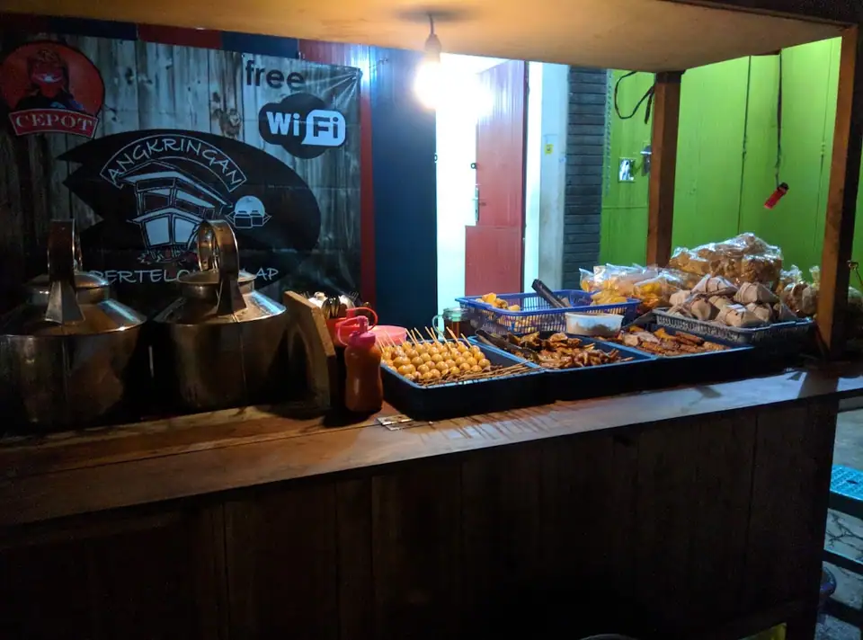 ANGKRINGAN PERTELON BALAP — foto 4