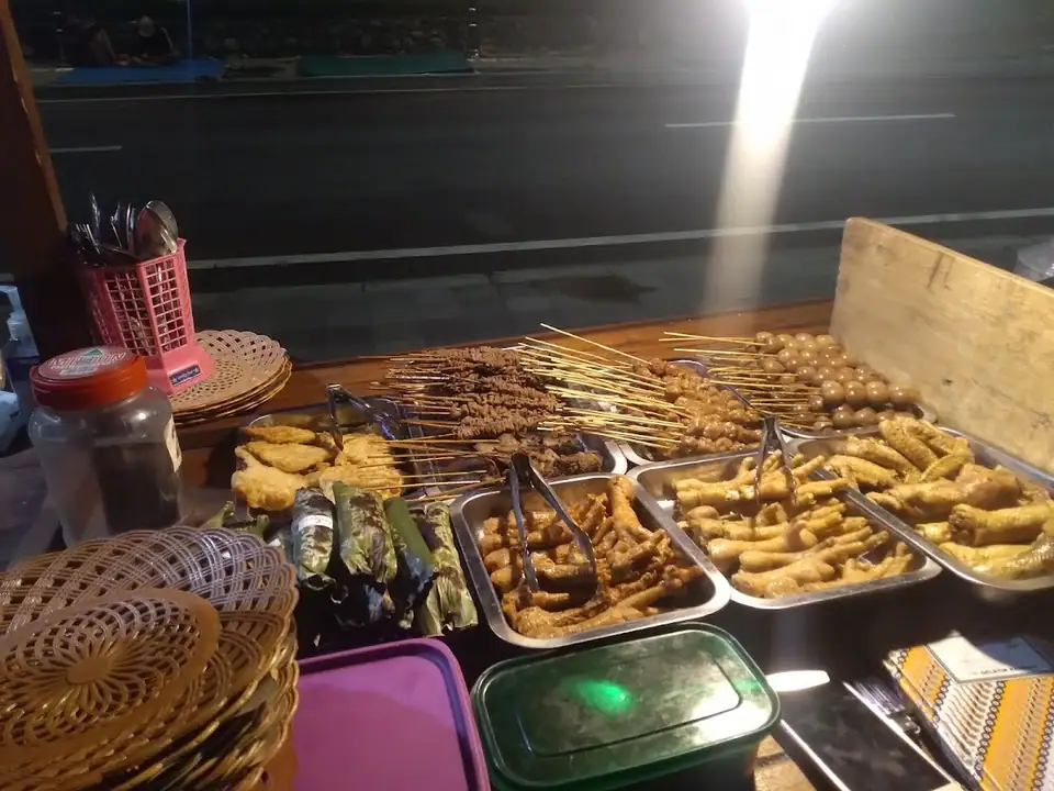 Angkringan Tiga Putra/Warmindo Mas Jhon