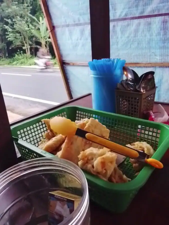Angkringan Tengah Desa