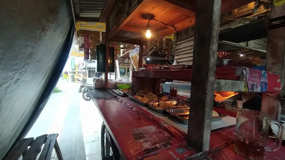 Angkringan pinggir sawah — foto 2