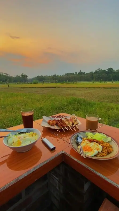 Angkringan Senja Merpil — foto 2