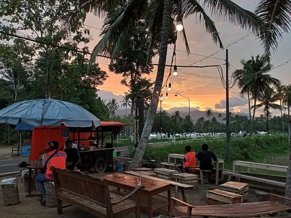 Angkringan Senja Merpil — foto 3